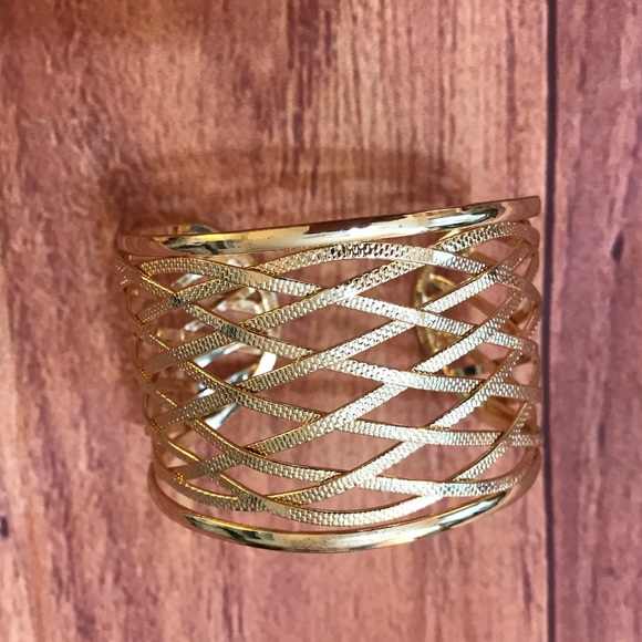 Nw/oT Unbranded Goldtone Lattice Cuff Bracelet - Picture 1 of 6